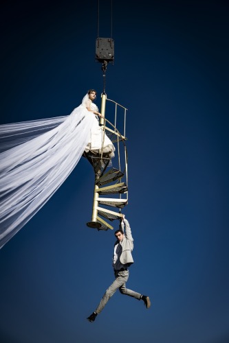 Foto RECEPTION Brautpaar in der Luft